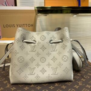 LV M57201 sling bag